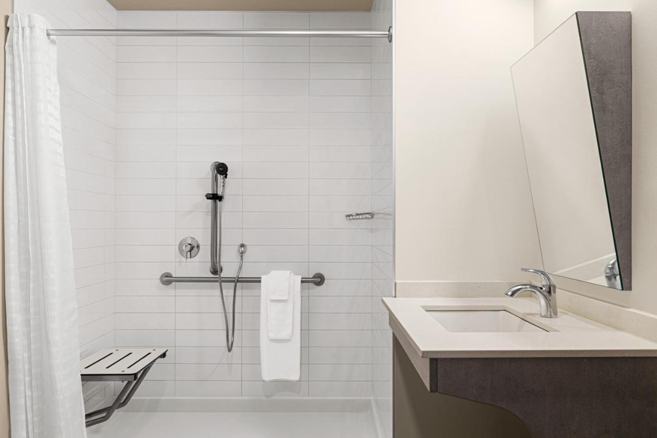 Microtel Inn & Suites By Wyndham Boisbriand Sainte-Therese Ngoại thất bức ảnh