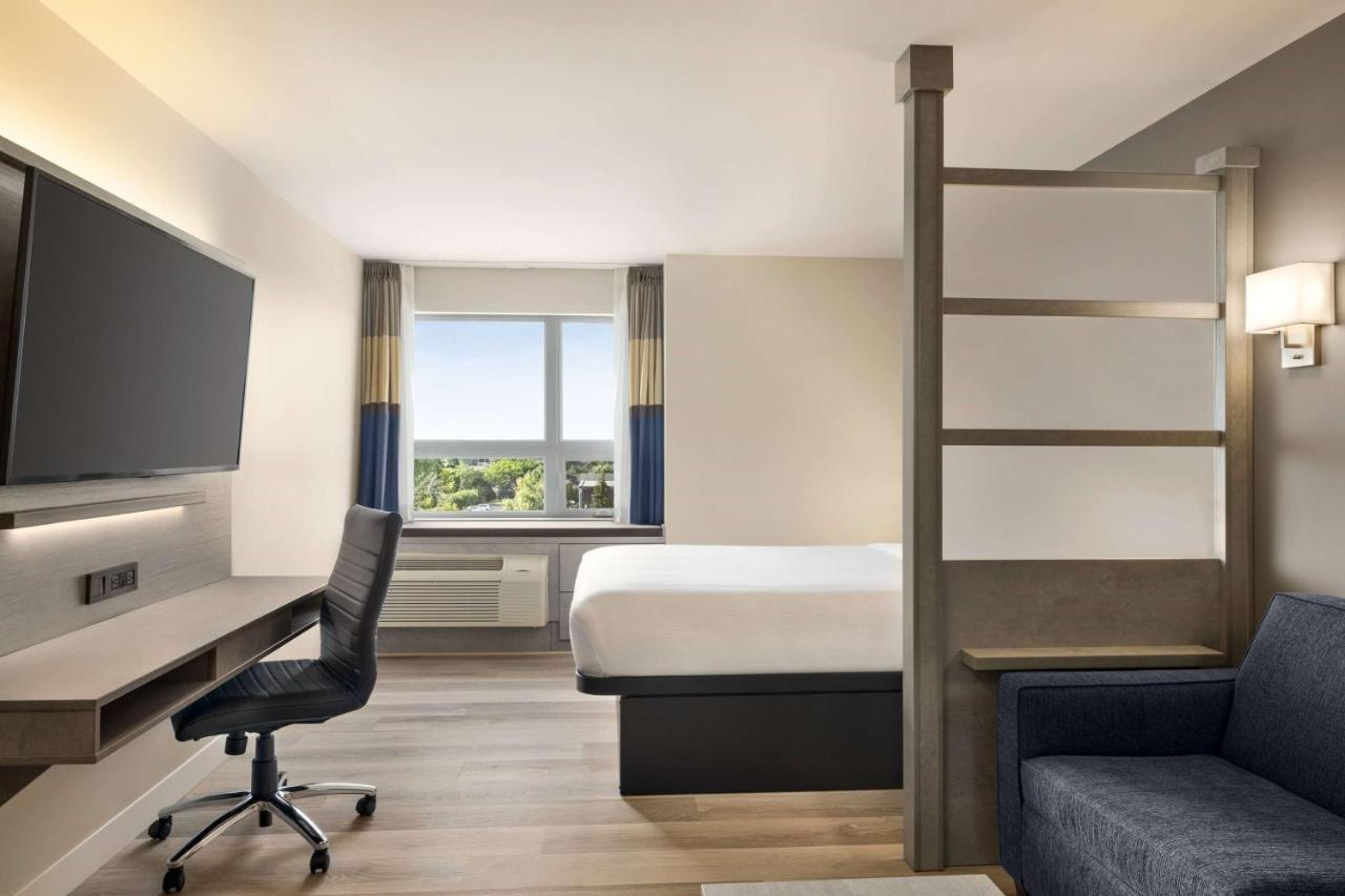Microtel Inn & Suites By Wyndham Boisbriand Sainte-Therese Ngoại thất bức ảnh