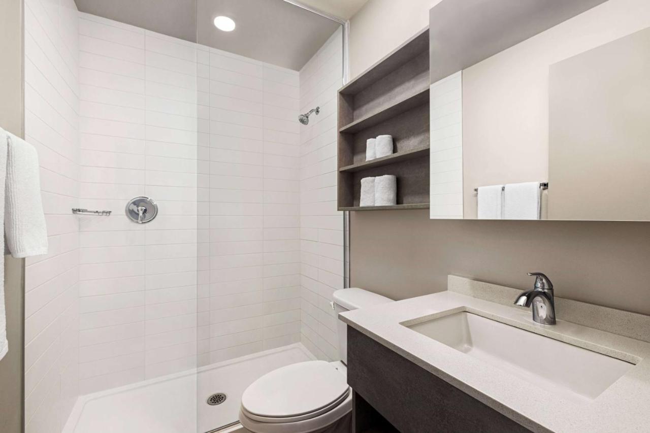 Microtel Inn & Suites By Wyndham Boisbriand Sainte-Therese Ngoại thất bức ảnh