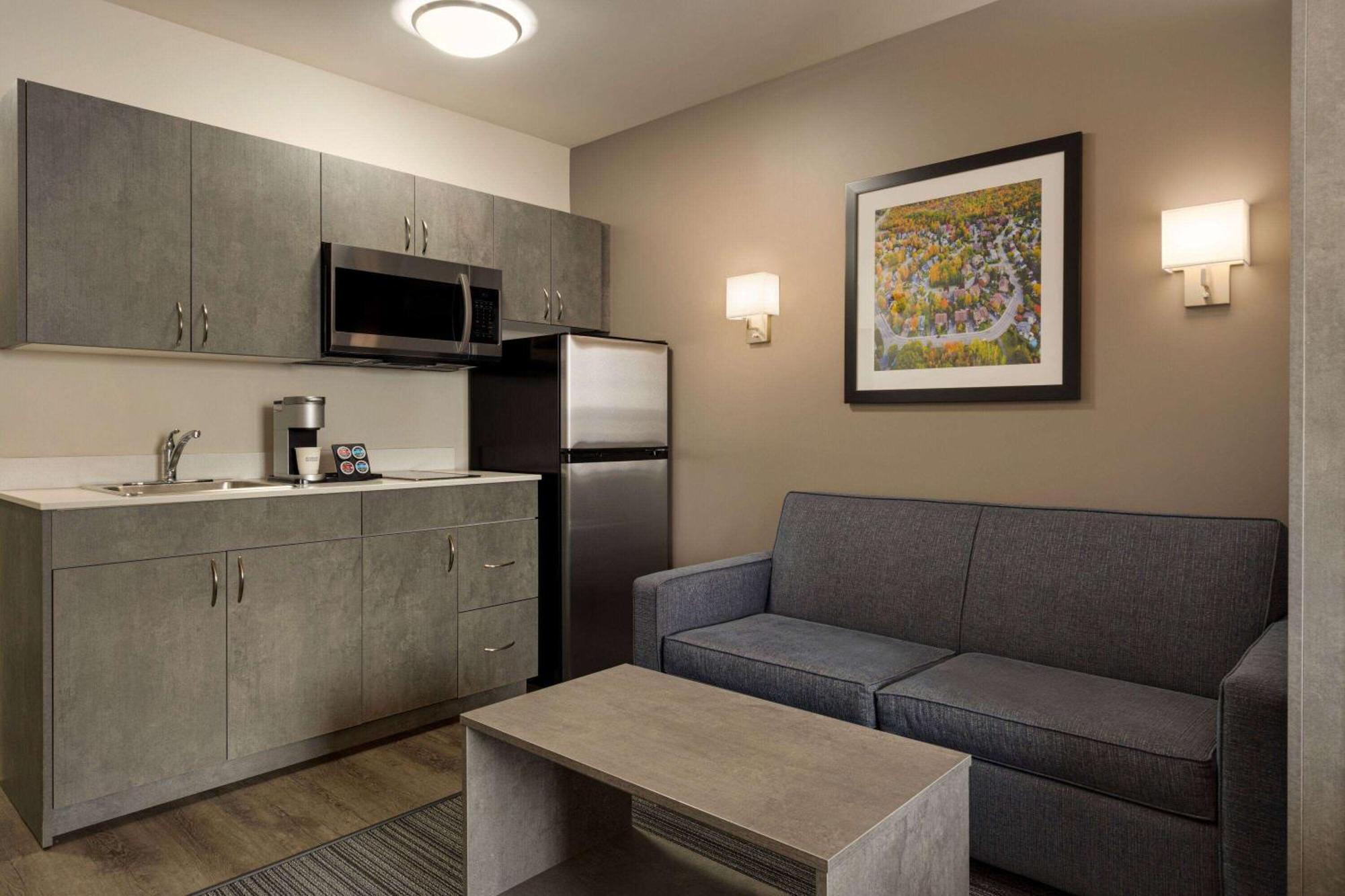 Microtel Inn & Suites By Wyndham Boisbriand Sainte-Therese Ngoại thất bức ảnh