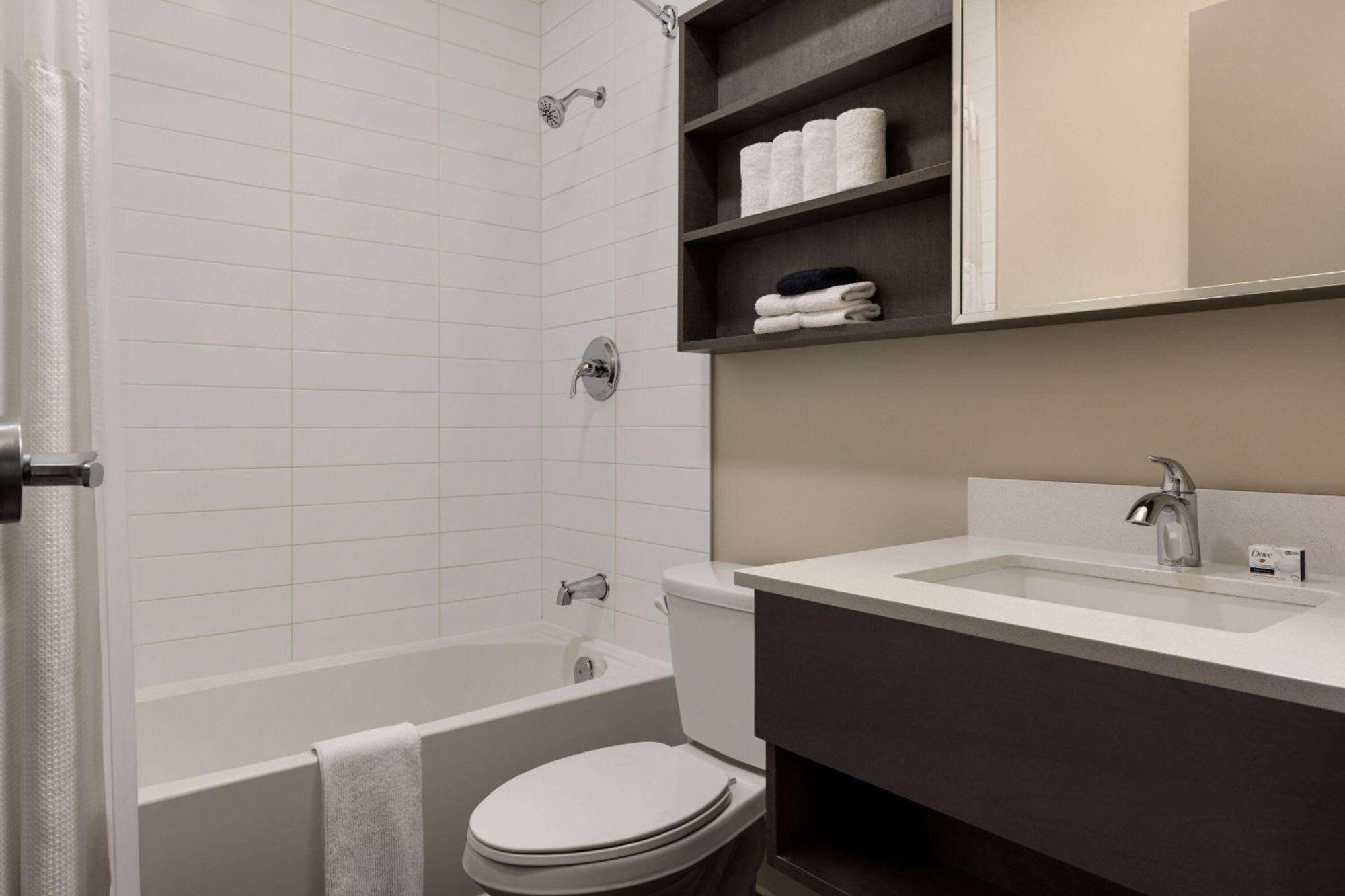 Microtel Inn & Suites By Wyndham Boisbriand Sainte-Therese Ngoại thất bức ảnh