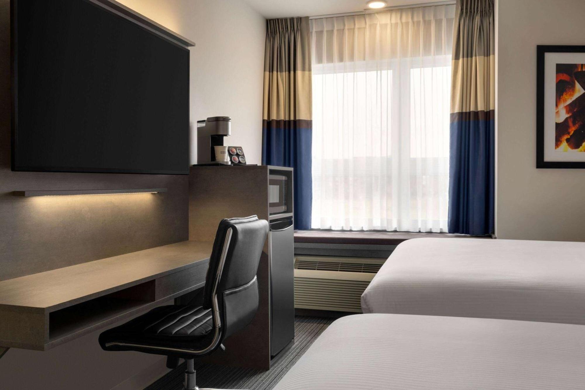 Microtel Inn & Suites By Wyndham Boisbriand Sainte-Therese Ngoại thất bức ảnh