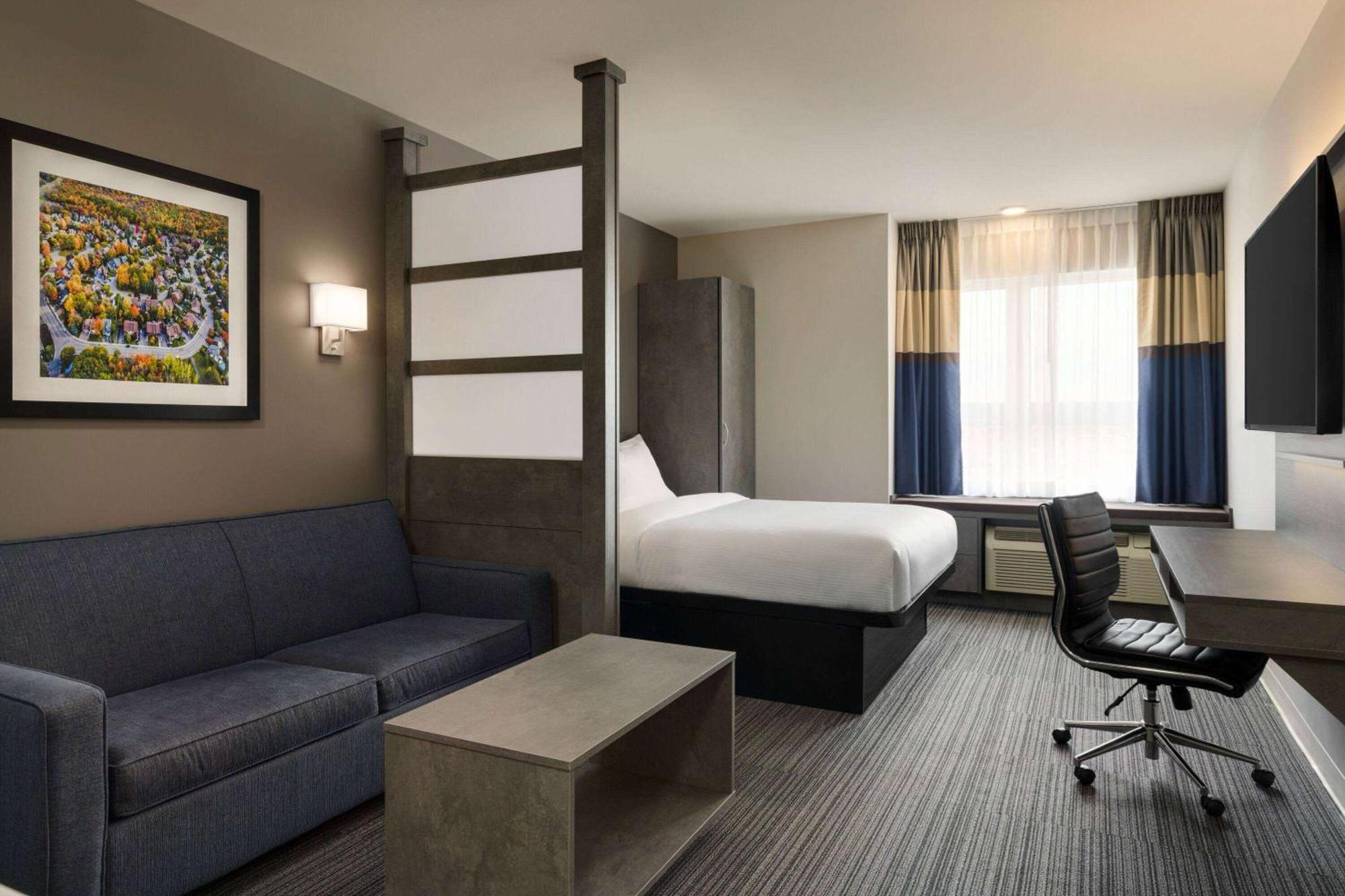 Microtel Inn & Suites By Wyndham Boisbriand Sainte-Therese Ngoại thất bức ảnh
