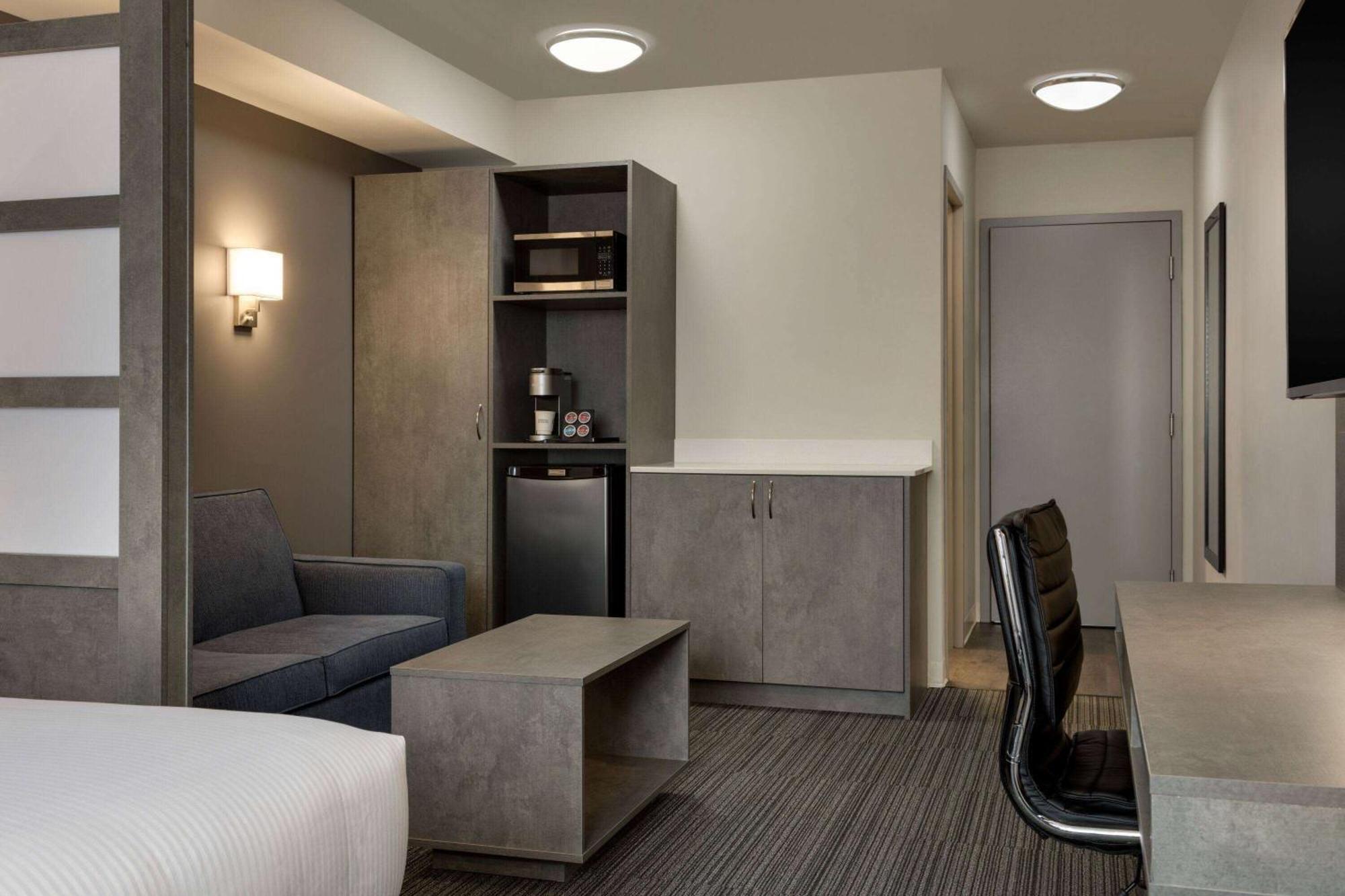 Microtel Inn & Suites By Wyndham Boisbriand Sainte-Therese Ngoại thất bức ảnh