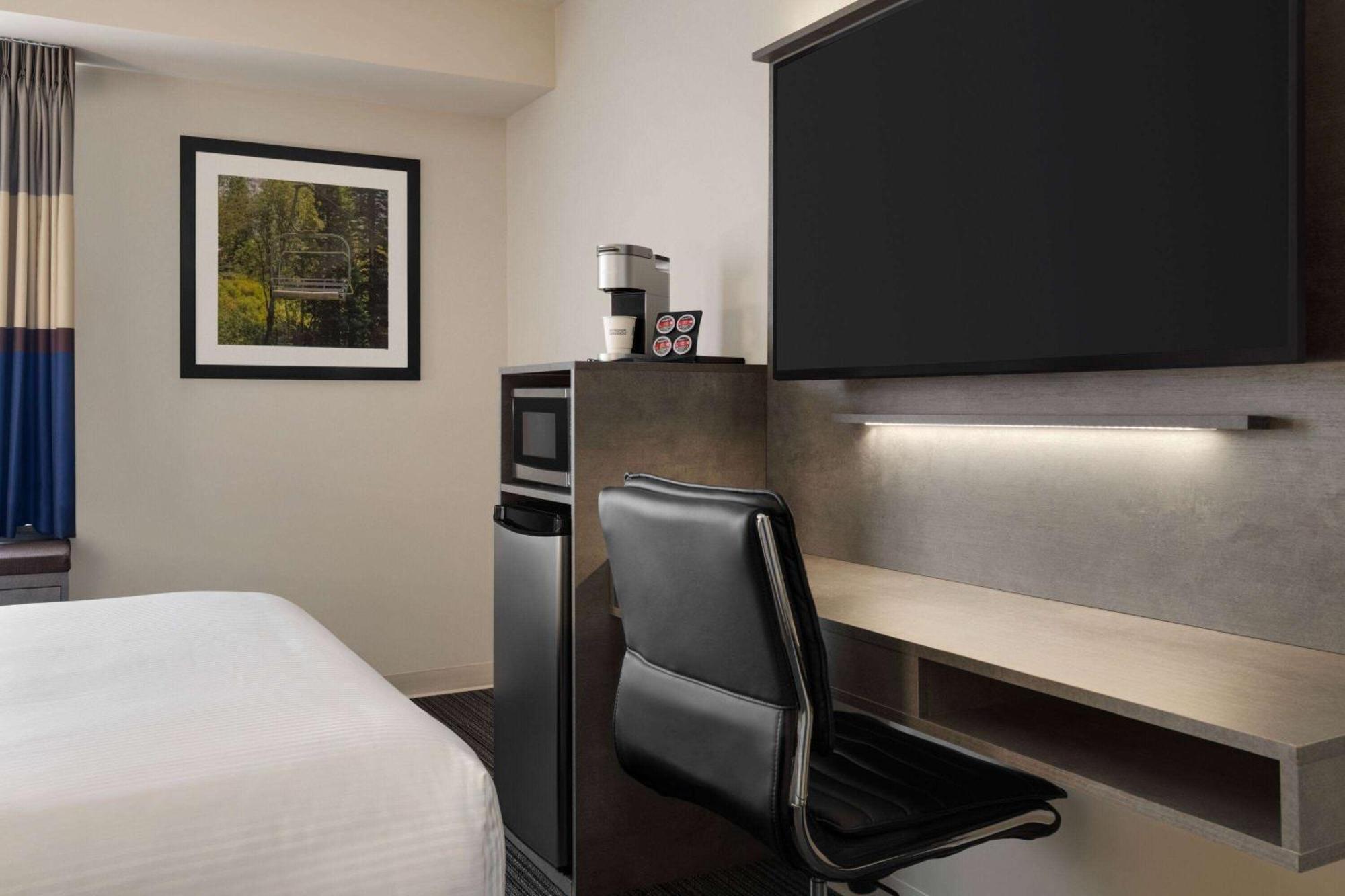 Microtel Inn & Suites By Wyndham Boisbriand Sainte-Therese Ngoại thất bức ảnh